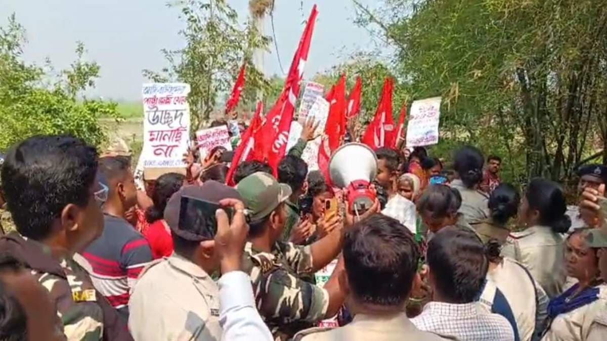 বাম আমলে পাট্টা দেওয়া জমি,আদালতের নির্দেশে দখল নিতে গিয়ে বিক্ষোভের মুখে পুলিশ, বিডিও