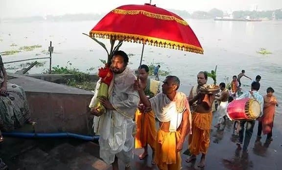 কলাবউ কি সত্যি গণেশের স্ত্রী? সপ্তমীর শুরুতেই কেন নবপত্রিকা স্নান করানো হয়? জানুন আসল কারণ