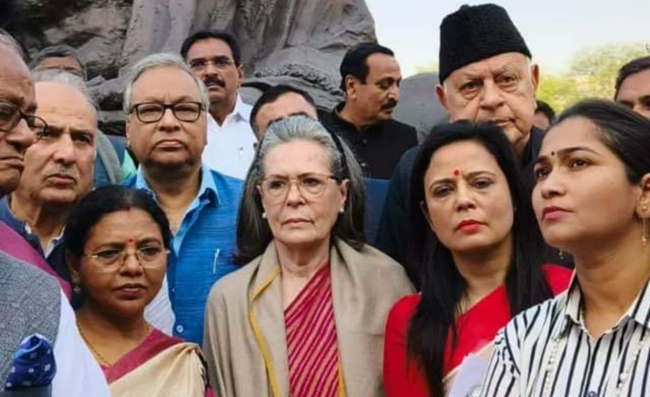 প্রসঙ্গ মহুয়া, কংগ্রেস সম্পর্কে নীরব থাকলেও সিপিএমকে গুরুত্বই দিল না তৃণমূল 