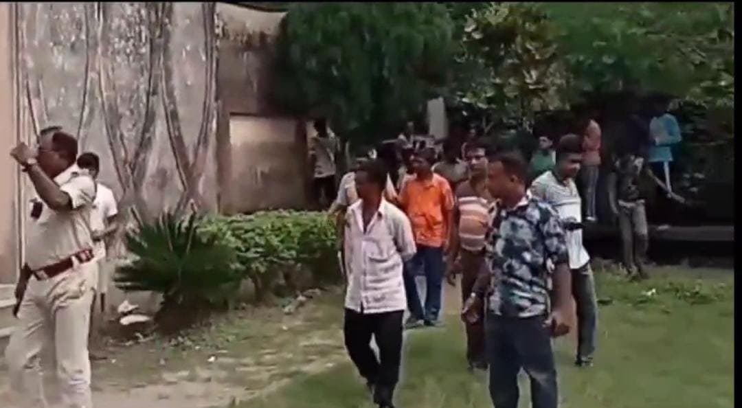 Fiance hit his lover with razor