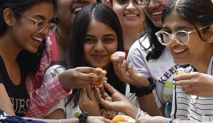 CBSE: প্রকাশিত সিবিএসই-র দ্বাদশের পরীক্ষার ফলাফল, এগিয়ে মেয়েরা