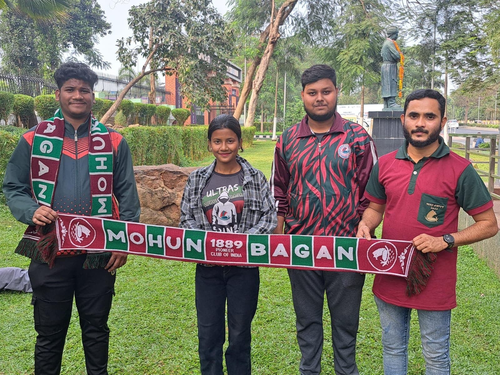 Super Cup Derby: তেতে উঠছে কলিঙ্গ স্টেডিয়াম চত্বর, হাজির ইস্ট-মোহনের সমর্থকরা