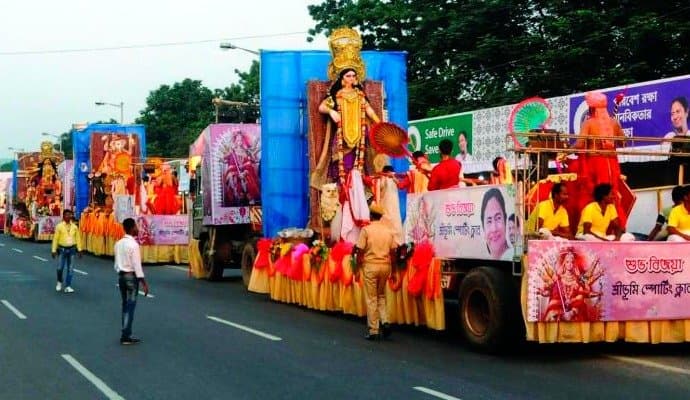 Durga Puja Carnival: ২৪ ঘণ্টার জন্য বন্ধ রেড রোড, কার্নিভাল উপলক্ষে মধ্যরাত পর্যন্ত বাস, মেট্রো পরিষেবা চালু 