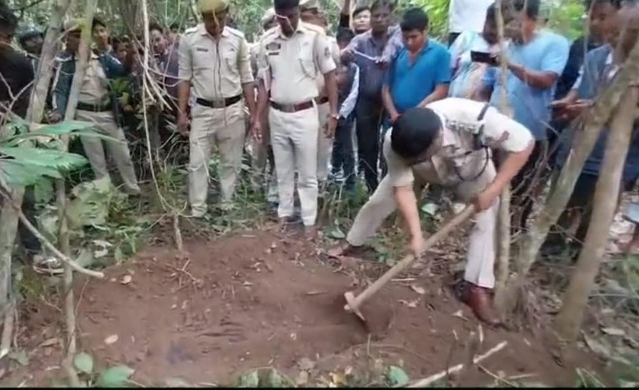 Death: স্ত্রীকে খুন করে মাটি চাপা দিল স্বামী