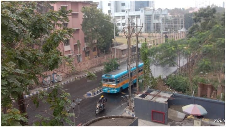 Weather Update: জাঁকিয়ে ঠান্ডার মাঝেই জেলায় জেলায় বৃষ্টি 