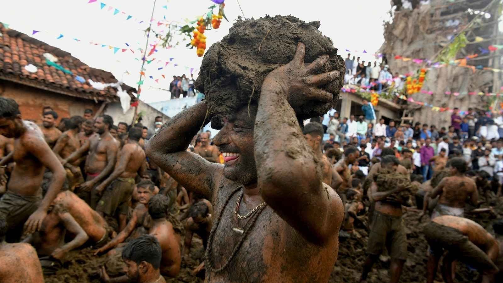 Tamil Nadu villagers throw cow dung to end Diwali gnr 