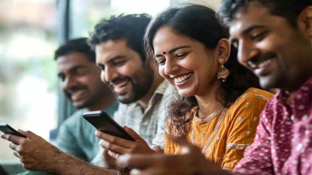 Facebook Instagram Snapchat or WhatsApp which apps are Indians using the most