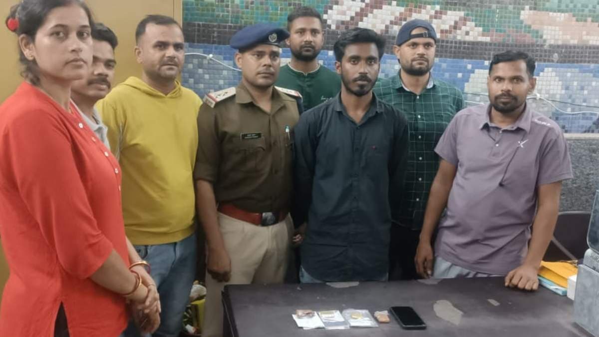 Gold worth 30 lakhs rescued by rpf-grp at Sealdah station