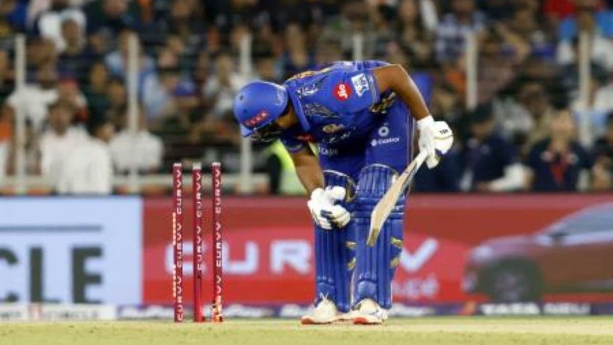 IPL 2025: Indian Captain Rohit Sharma presented the jersey to Dubais crown prince Sheikh Hamdan Bin Mohammed Al Maktoum spt 