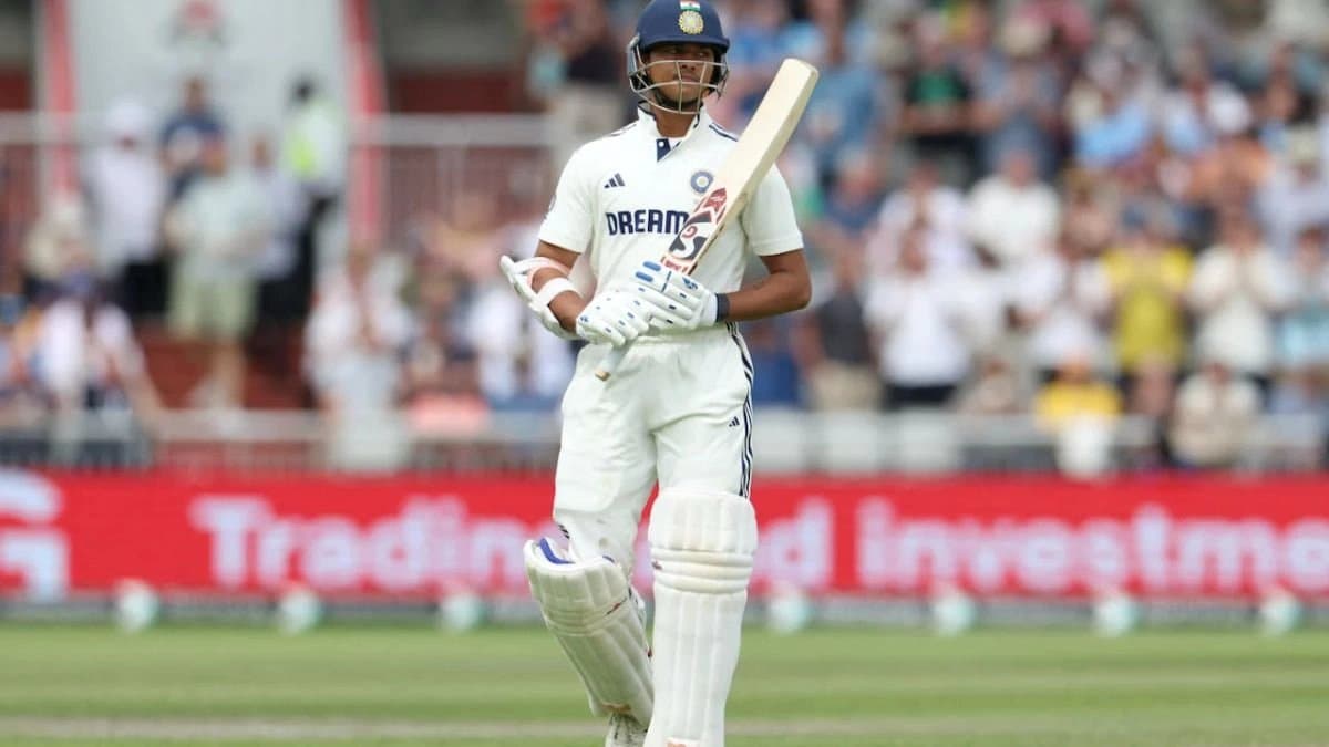England puts mammoth total in the board and India fights to save an innings defeat