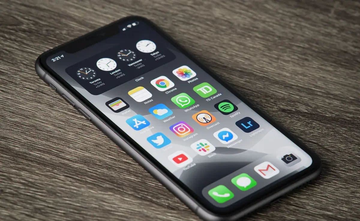 Class 9 Student Steals Mother's Gold To Gift iPhone To Girl In Delhi, Arrested gnr 