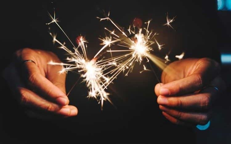 What to do first if your hand gets burnt while bursting cracker in diwali 2024  lif