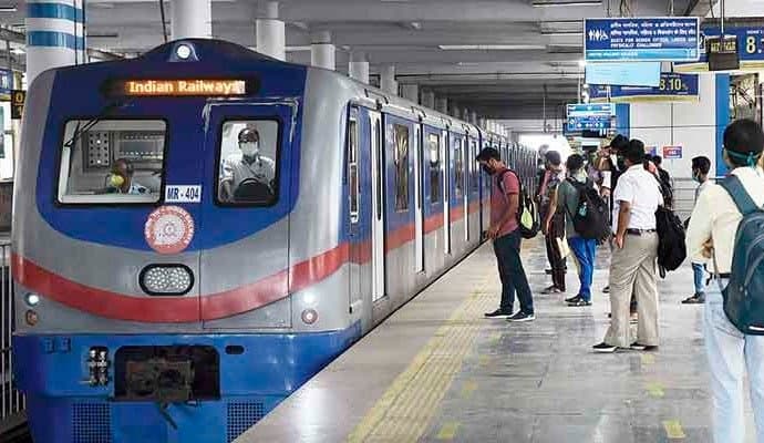 kolkata metro at durga puja