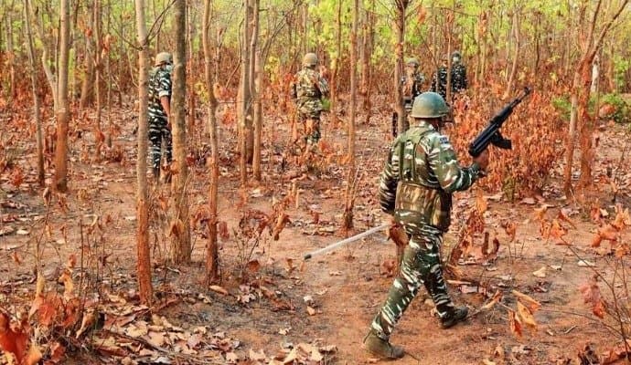 Chhattisgarh: বিজাপুরের জঙ্গলে মাওবাদীদের হামলা, আইইডি বিস্ফোরণে শহিদ ২ জওয়ান, আহত ৪ 