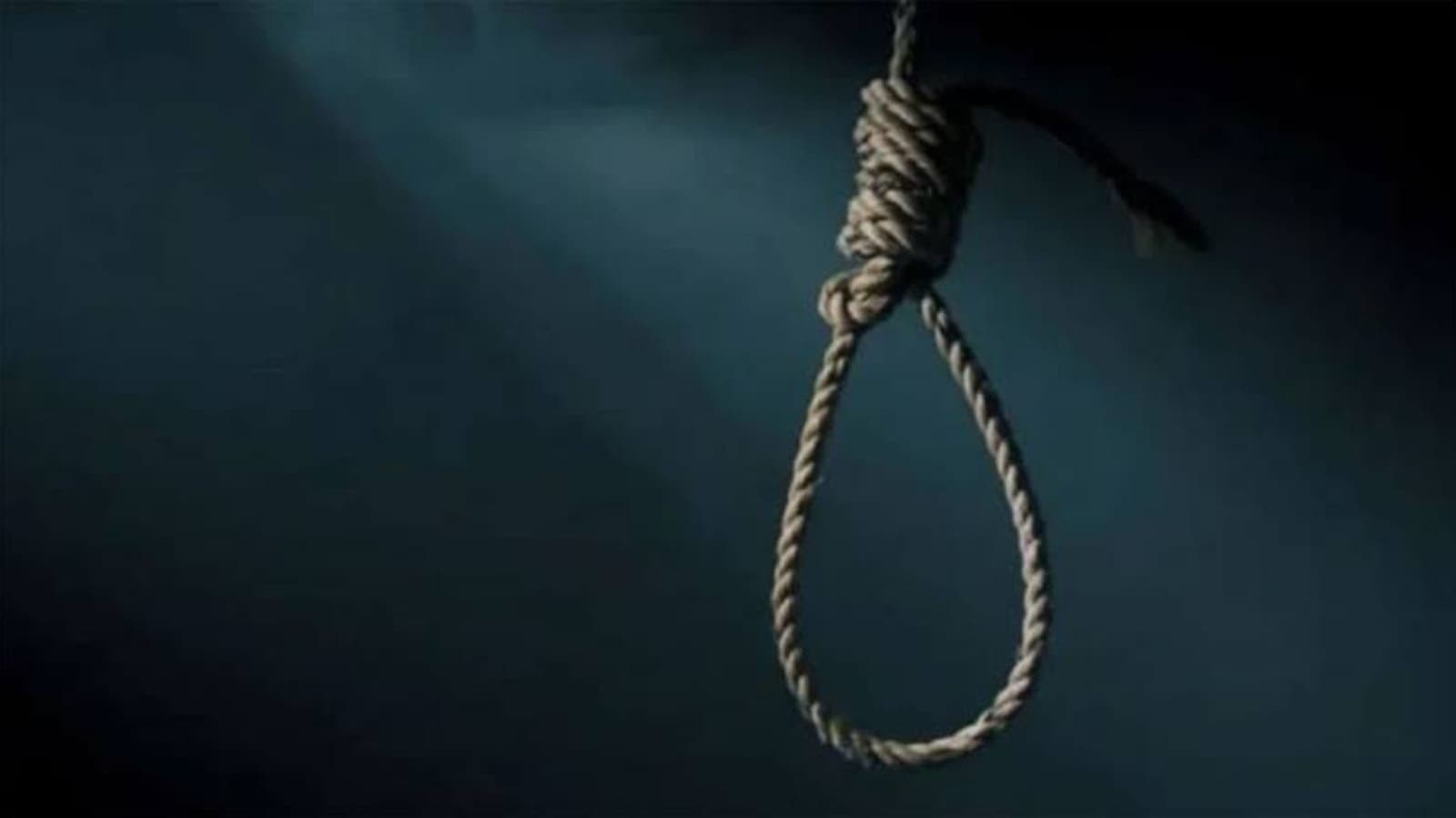 Girl decided to end her life after seperation of her parents_gnr