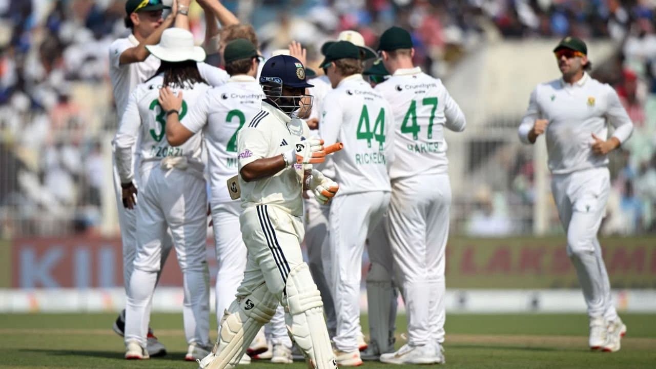 Former all rounder Irfan Pathan passed a scathing remark after India lost the test at Eden Gardens 