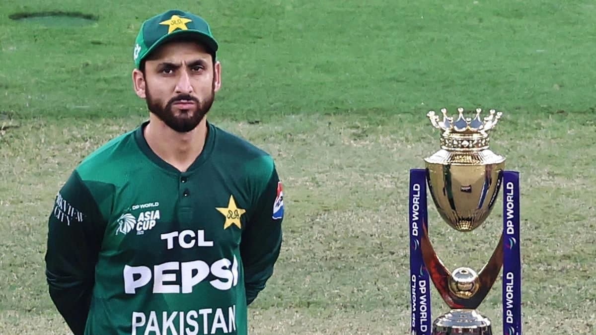 Pakistan captain Salman Ali Agha throws cheque in anger after succumb to defeat in Asia Cup final 