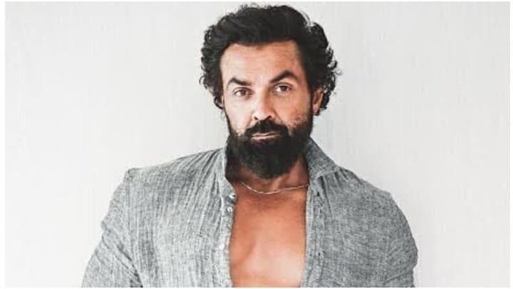 Bobby Deol: লর্ড ববিকে মহিলা অনুরাগীর উষ্ণ আলিঙ্গন আর...! কী করলেন অভিনেতা?