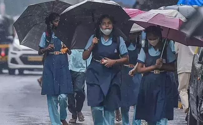 schools and colleges shut down due to cyclonic storm in tamilnadu_gnr