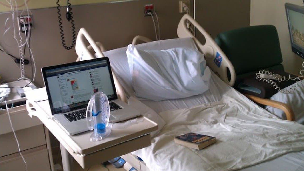 স্ত্রীর প্রসবযন্ত্রণা, স্বামী ছুটি চাইতেই লাঞ্ছনা!