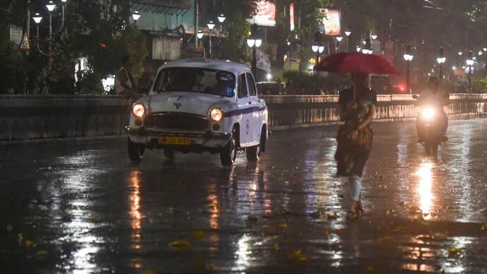 Weather Update: ফাল্গুনে বজ্রবিদ্যুৎ সহ বৃষ্টি জেলায় জেলায়, দুর্যোগ চলবে শনিবার পর্যন্ত 
