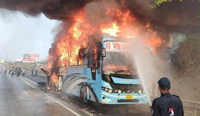 UNHURT: মহারাষ্ট্রে চালকের তৎপরতায় প্রাণ বাঁচল ৩৬ জন বাসযাত্রীর