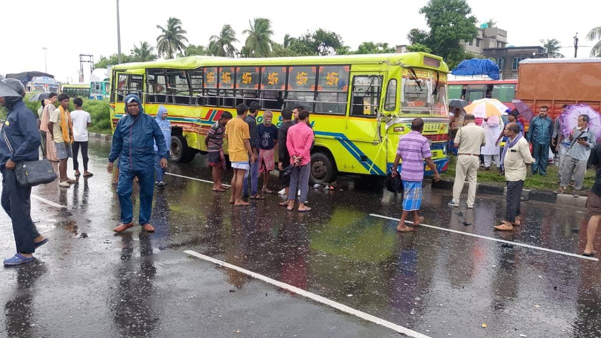 Accident in Howrah bagnan three died