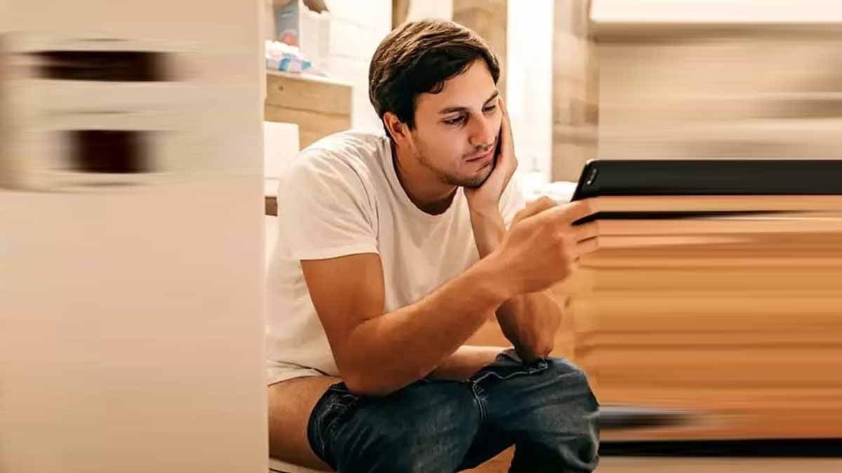 টয়লেটে ফোন নিয়ে যান? সাবধান।এই গ্ৰহের কুনজরে পড়বেন আপনি