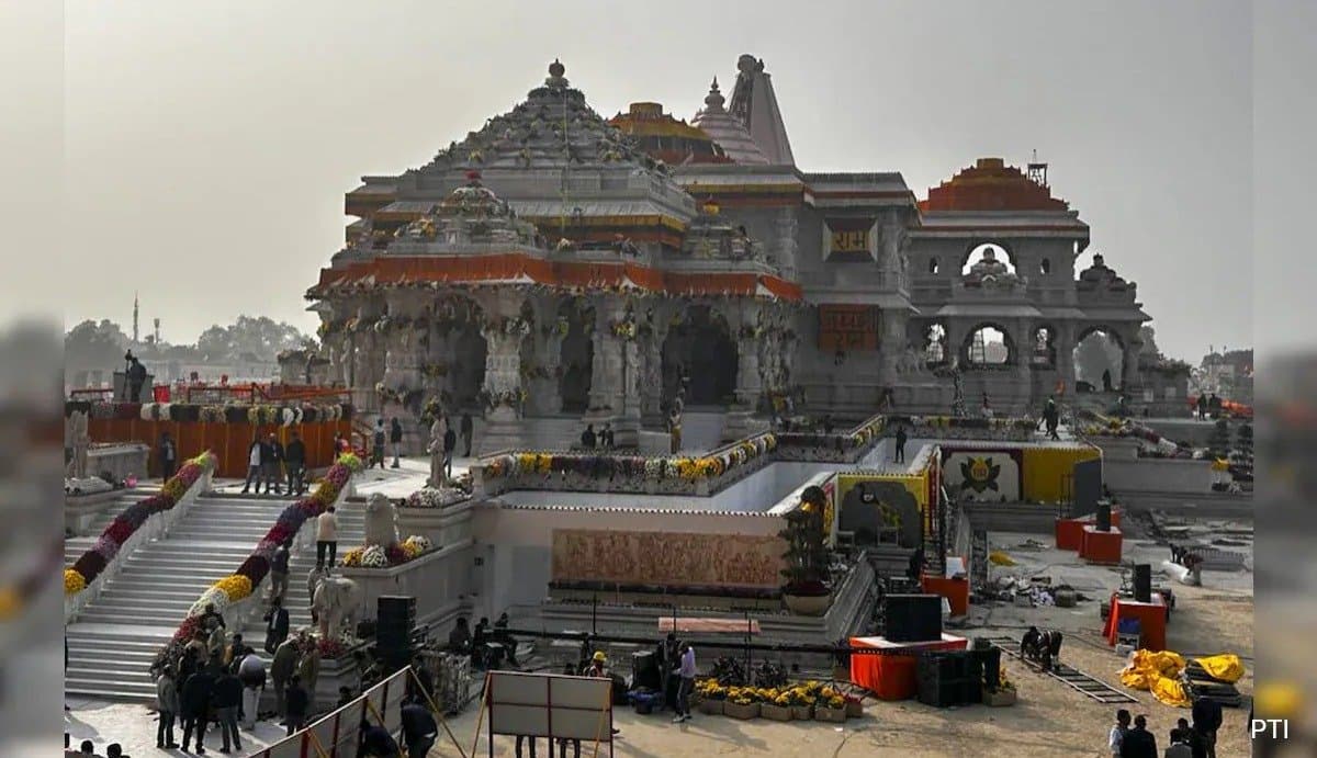 Noida: সোমবার নয়ডায় বন্ধ সরকারি অফিস, স্কুল-কলেজ