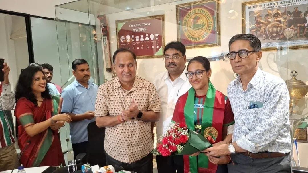 What decision was taken at Mohun Bagan club Executive Committee Meeting regarding Tutu Bose resignation 