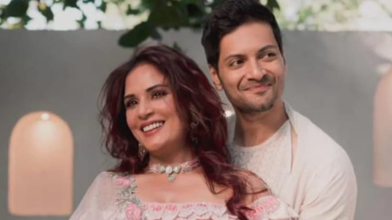 Richa-Ali Fazal: লক্ষ্মীবারে সুখবর দিলেন রিচা-আলি, তারকা দম্পতির কোল আলো করে এল পুত্র না কন্যা সন্তান?