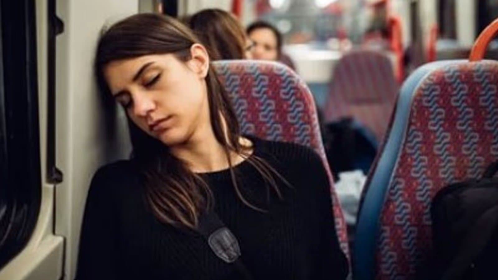 why some of us feel sleepy in train cars research revealed surprising information lif 