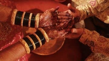 Rs 2.5 Crore Dowry Paid In Cash, Rs 11 Lakh For Stealing Shoes viral video gnr