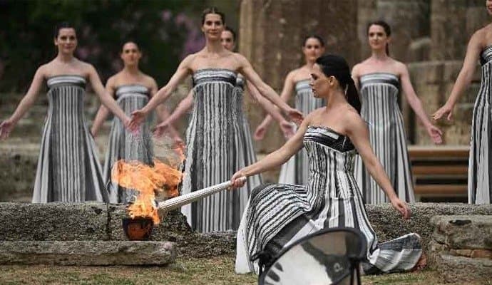 Greece: গ্রীসের হেরা মন্দিরে অলিম্পিকের মশাল প্রজ্বলন