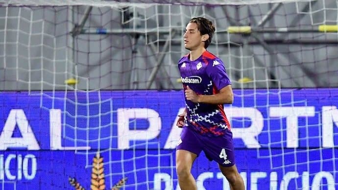 Fiorentina player Edoardo Bove collapsed mid game against Inter Milan, leaving players and fans shocked spt 