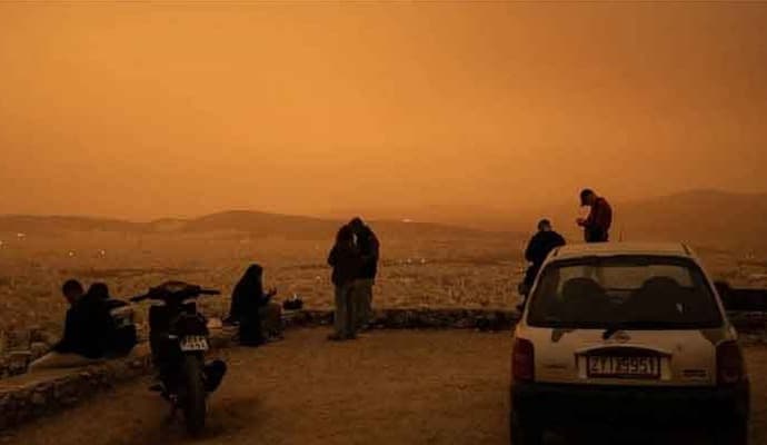 Athens: ‌কমলা রঙের ধোঁয়াশায় ঢেকে গেল এথেন্সের আকাশ