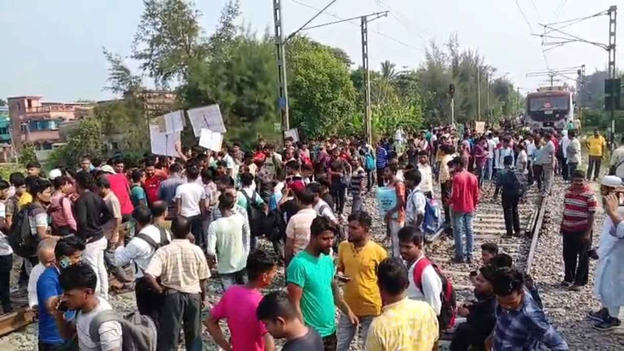 Train Service Disrupted in Sealdah South Section