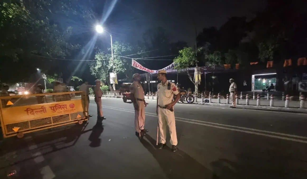 Delhi: বিবাহবহির্ভূত সম্পর্ক ঘিরে সন্দেহ, স্ত্রী'কে ধারাল অস্ত্র দিয়ে খুন স্বামীর 
