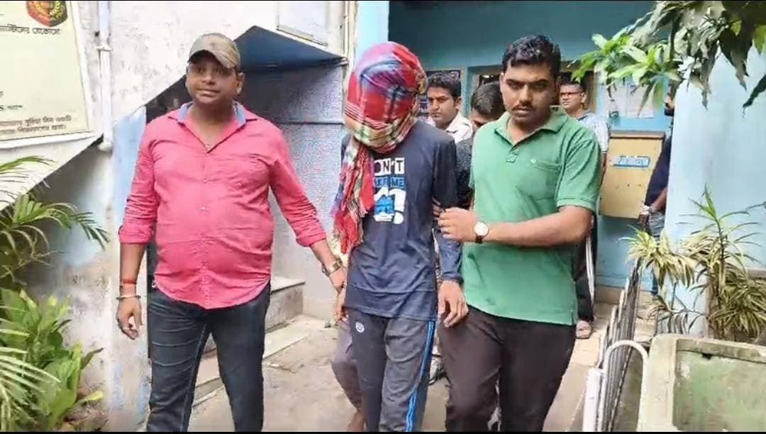 Girl Physically Assaulted by Group Of Men in Dumdum