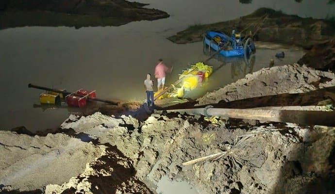 Murshidabad: বালি মাফিয়াদের দাপট, ময়ুরাক্ষীতে তলিয়ে যাচ্ছে বিঘা বিঘা জমি 