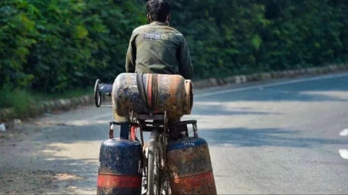 Commercial LPG cylinders to get costlier from today gnr