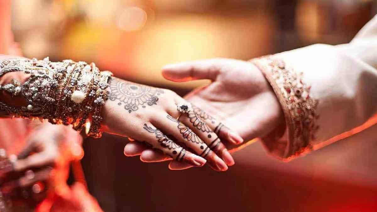 Car carrying wedding guests falls into ditch in Uttar pradesh