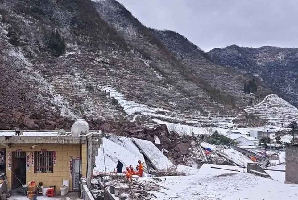 landslide at china, eight dead