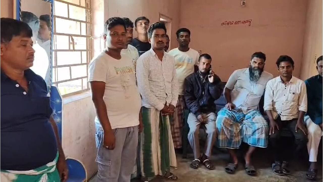 With Bengal government initiative Odisha police released detained migrant hawkers