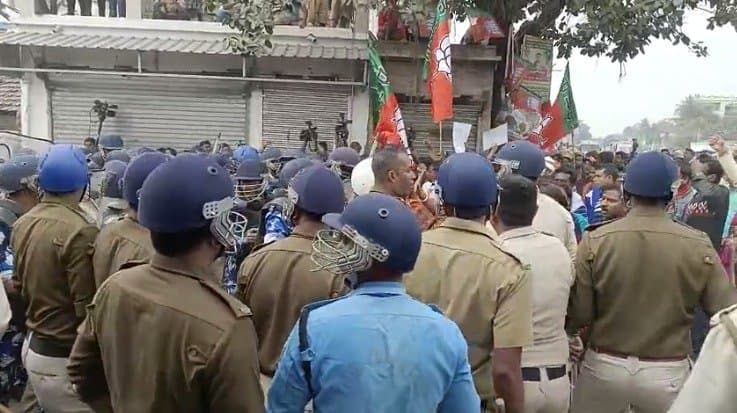Basirhat: বিজেপির বসিরহাট এসপি অফিস অভিযানে ধুন্ধুমার, লাঠি, কাঁদানে গ্যাস 