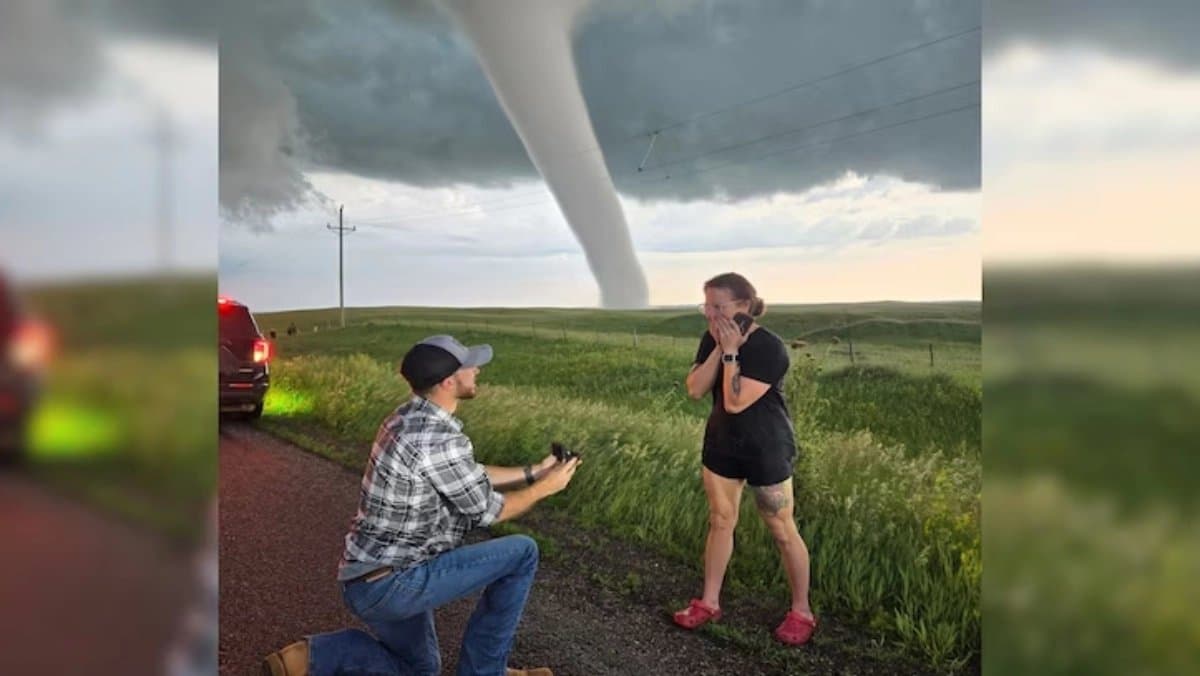 US man proposed his girlfriend in front of a huge tornado in South Dakota pics gone viral