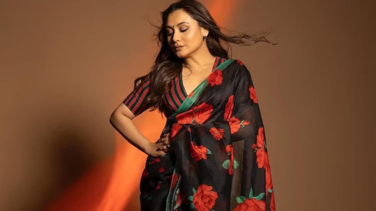 Rani Mukherjee: গোলাপ প্রিন্টের কালো শাড়িতে বছরের শুরুতে ক্লাসি লুকে ধরা দিলেন রানি!