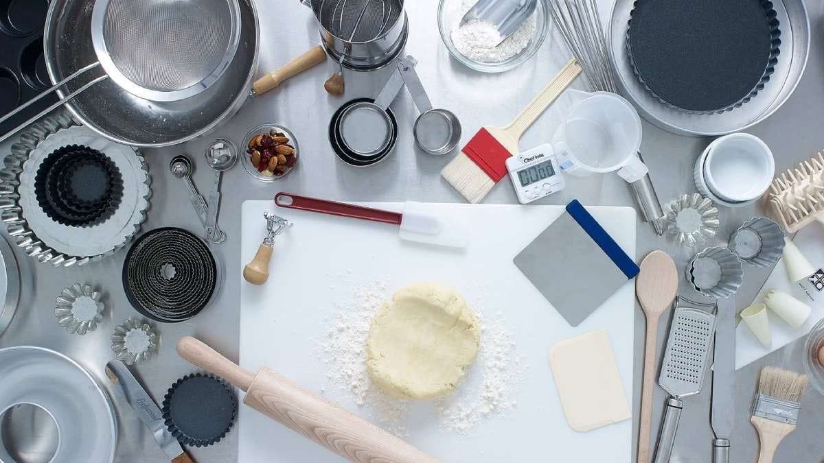 By this home made mixture you can easily remove the burning stain  of steel and aluminium utensils lif