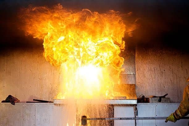 Blast: ‌ট্রাকের ভেতরে স্টোভ ফেটে বিপত্তি, আহত তিন