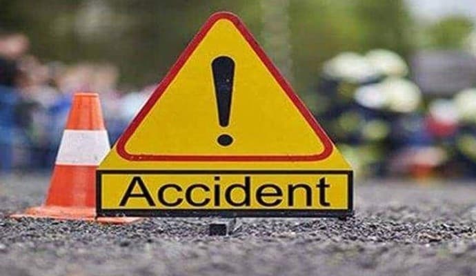 Accident: ‌কাঁকসায় জাতীয় সড়কে উল্টে গেল ট্রাক, মৃত দুই 